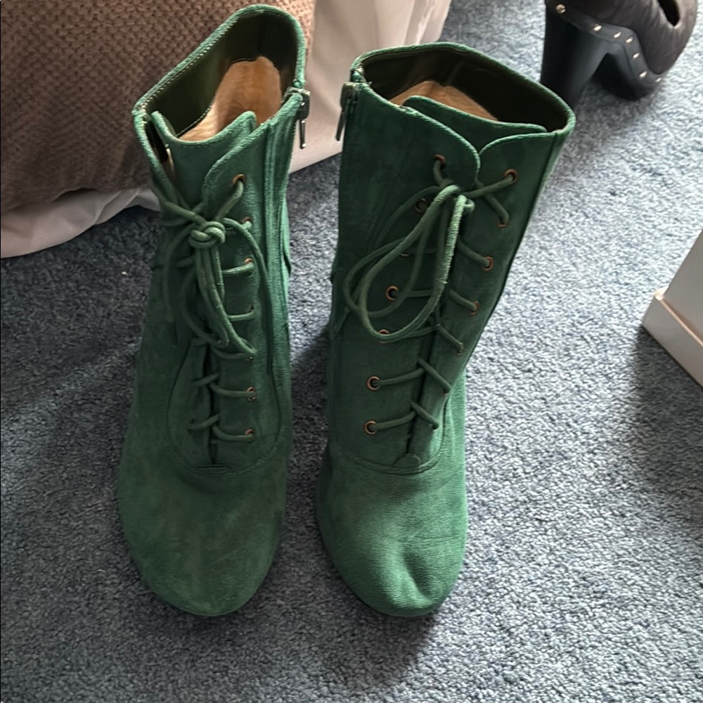 Green Lace-Up Women's Boots